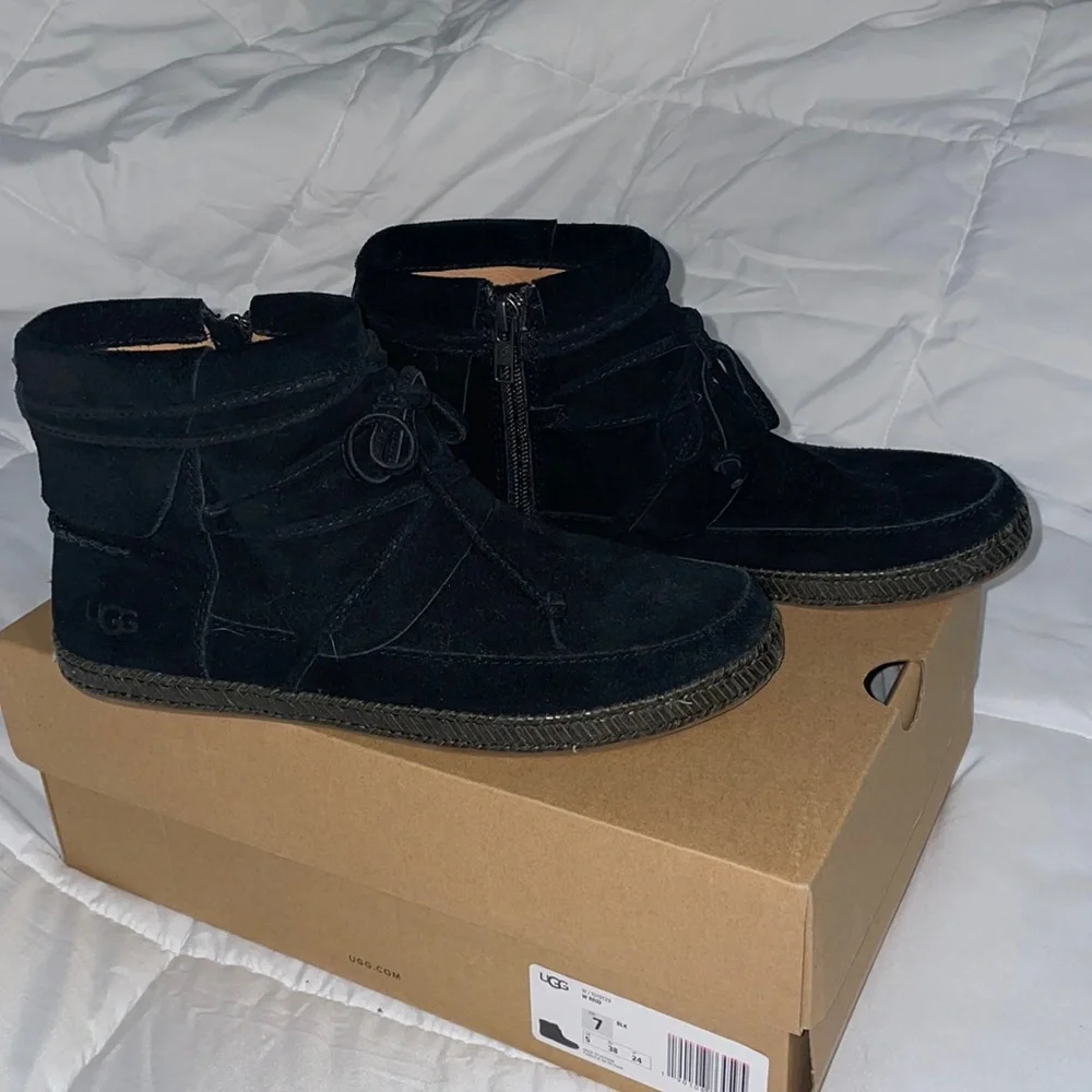 EUC Ugg Moccasins 7 - Picture 1 of 8